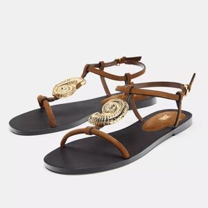 NWT Zara Woman Bloggers Fav FLAT SANDALS WITH METALLIC TRIM Shell Size 6